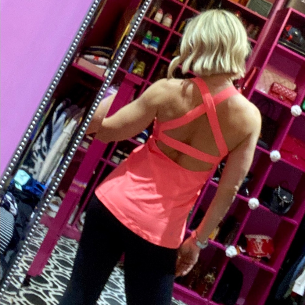Lululemon tank - Picture 2 of 5